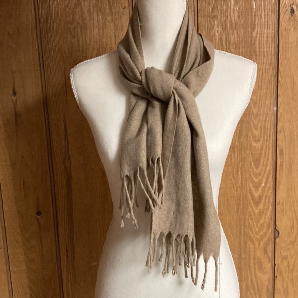 Super soft 100% cashmere scarf! Made in the USA preloved condition see f…